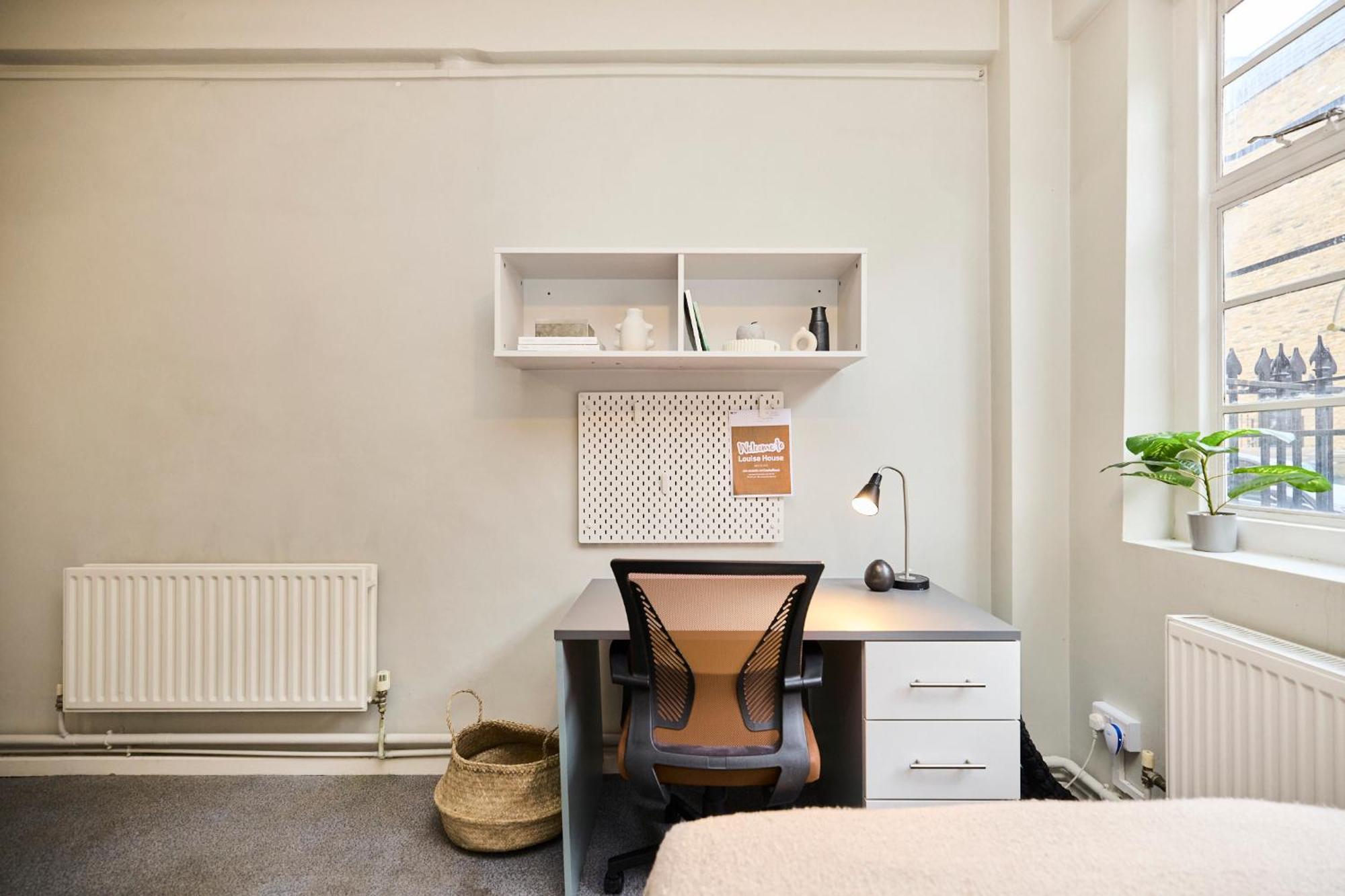 Louise House Albergue