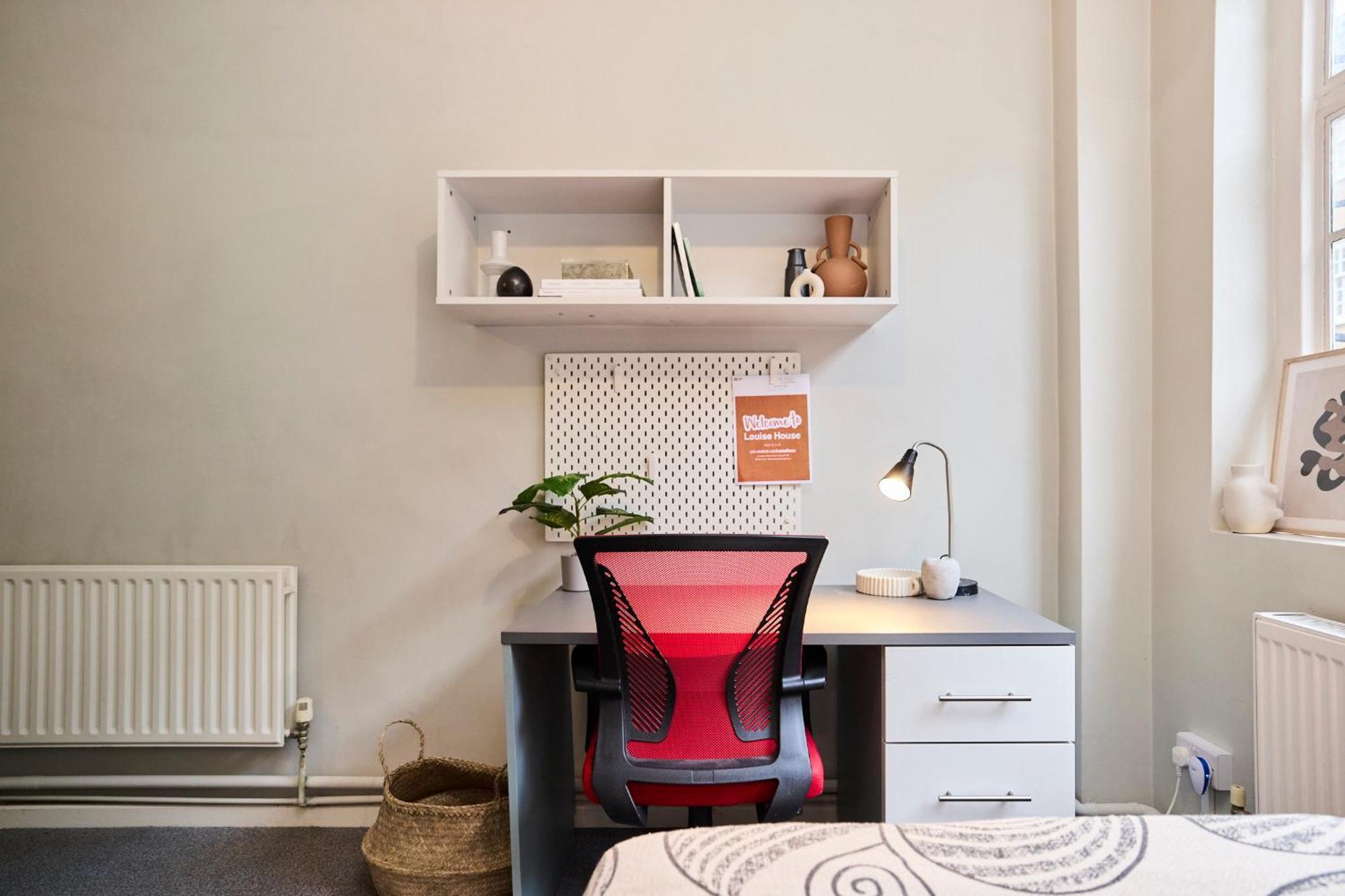 Louise House Albergue